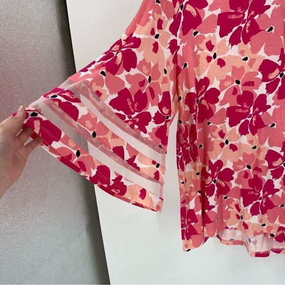 Kate & Mallory Women’s 3/4 Flare Sleeve Floral V Neck Blouse size 1X - Picture 2 of 4